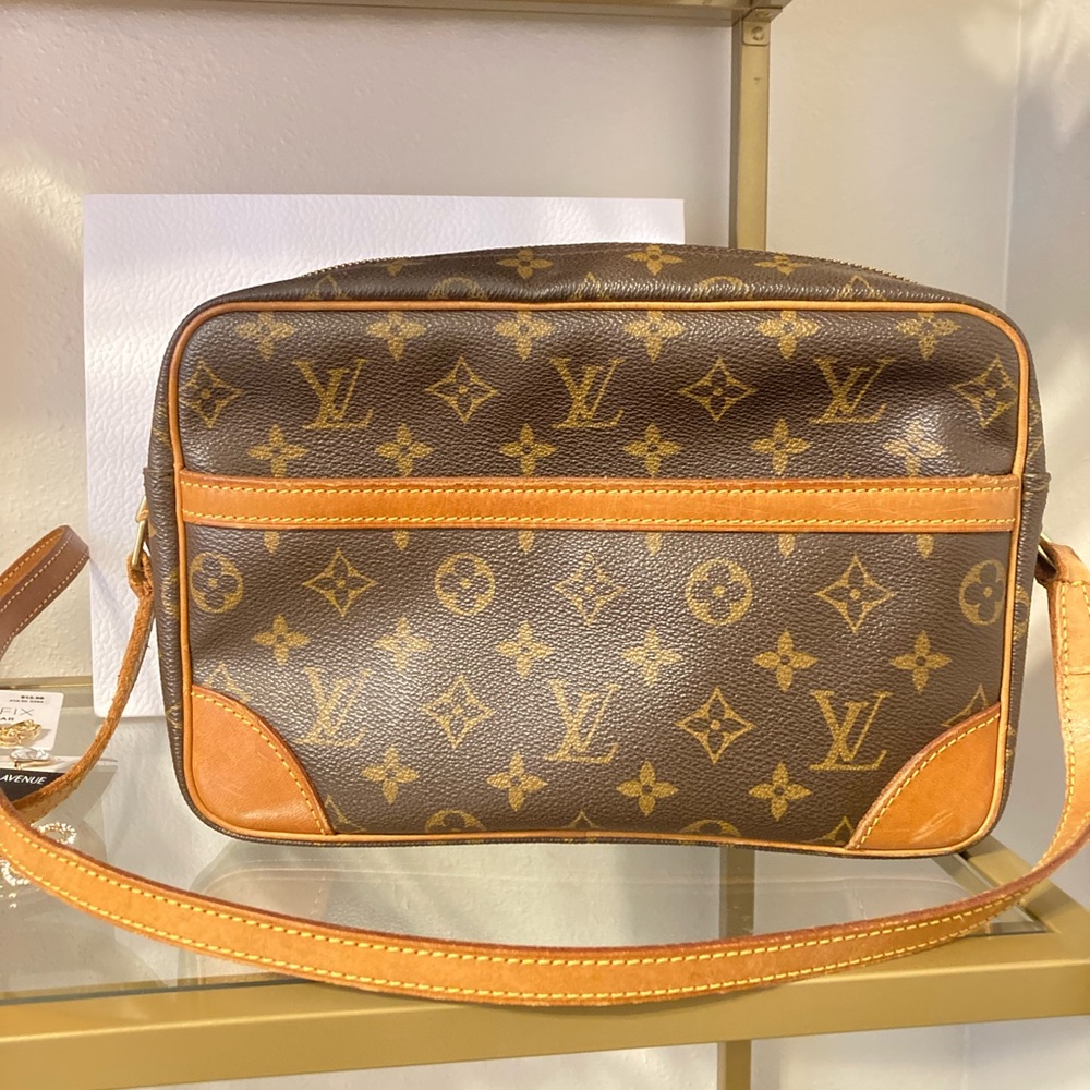 Louis Vuitton Monogram Canvas Messenger Bag